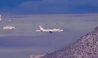 Mistério: Avião mais secreto do mundo é visto sobrevoando a Área 51
