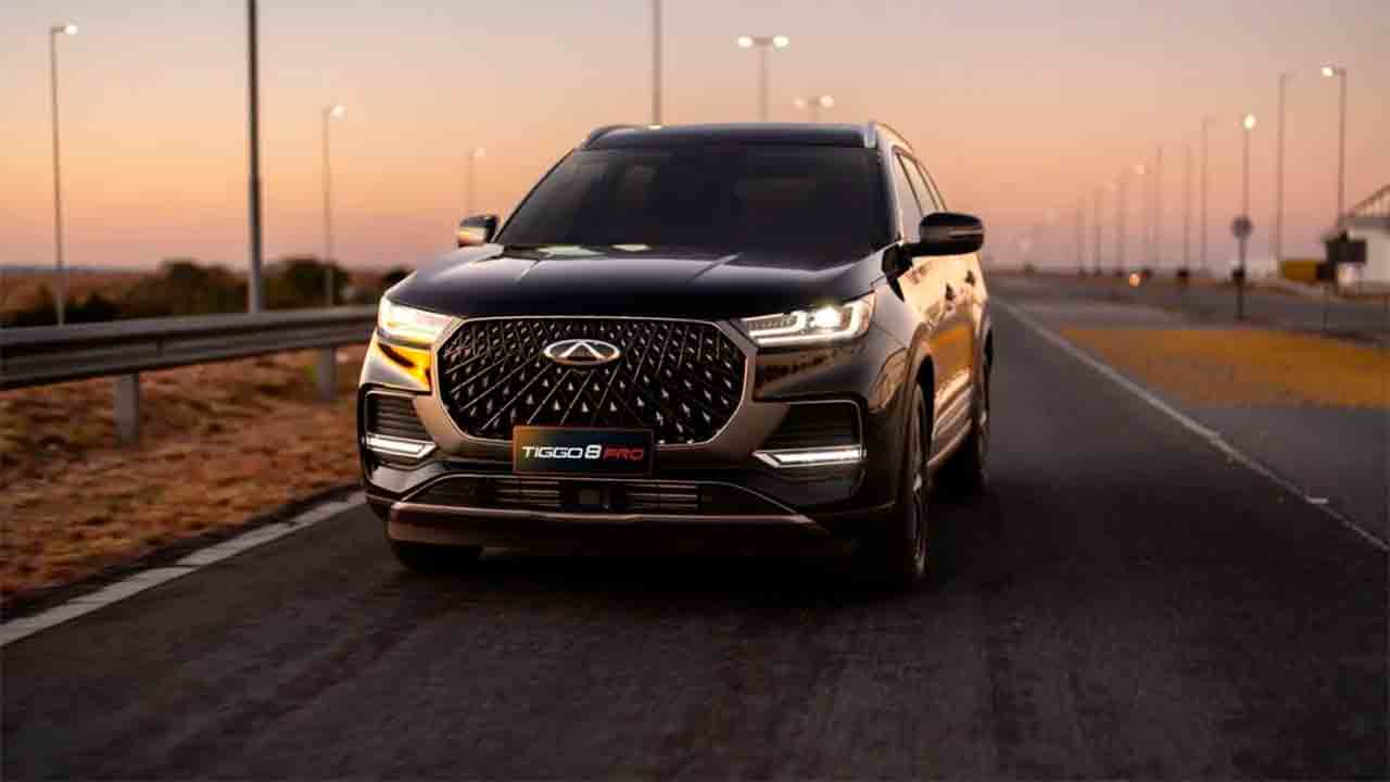 Carros chineses como o Chery Tiggo 8 são usados ativamente como veículos de serviço de oficiais. Foto: Divulgação