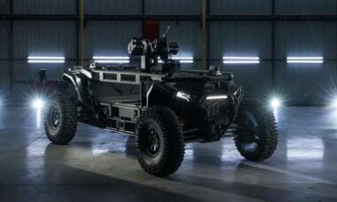 Polaris RZR vira drone terrestre autônomo com metralhadora e sistema de inteligência artificial