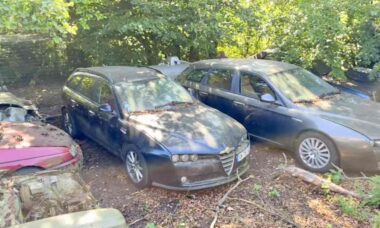 Vídeo: Youtuber encontra concessionária abandonada repleta de carros antigos da Alfa Romeo