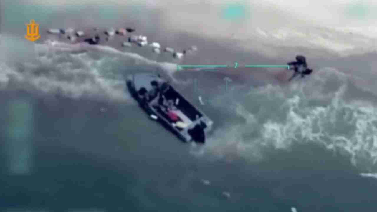 Drone ucraino Bayraktar distrugge una barca russa ed elimina truppe nella regione di Kherson