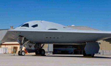B-21 Raider “Spartan” completa 1º voo e reforça programa de testes da Força Aérea dos EUA
