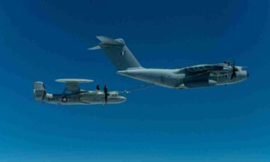 E-2D Advanced Hawkeye conclui testes de reabastecimento aéreo com aviões franceses