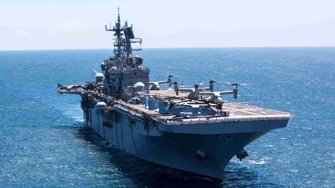 Estados Unidos reforçam presença militar no Caribe e cogitam ataques aéreos na Venezuela