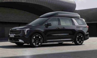 Kia Carnival Hi Limousine 2026 chega com luxo, conforto e opção híbrida