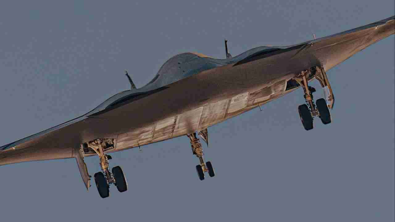 Le deuxième B-21 Raider effectue son vol inaugural et révèle des détails sur l’échappement furtif du moteur