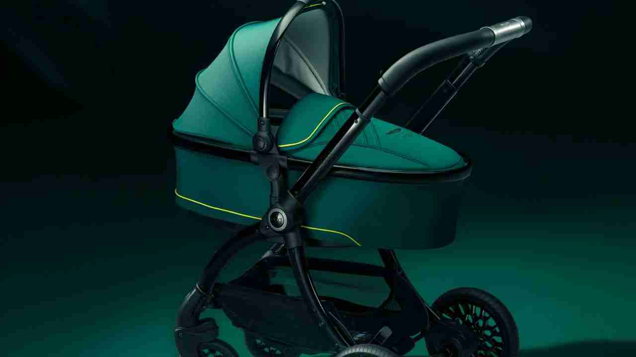 Aston Martin bringt luxuriösen Kinderwagen inspiriert von seinen ikonischen Autos auf den Markt
