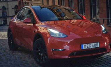 Falha em portas eletrônicas do Tesla Model Y leva NHTSA a abrir investigação de segurança