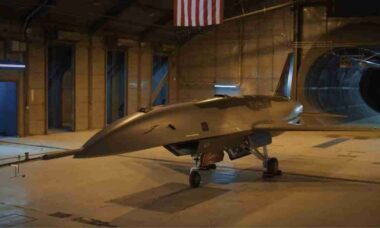 Primeiro voo semiautônomo do drone YFQ-44A Fury da Anduril deve ocorrer em breve