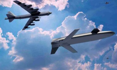 LongShot: drone lançador de mísseis ar-ar pode ampliar alcance de F-15, B-52 e C-17