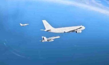 Poseidon P-8 realiza primeiro reabastecimento aéreo nos céus do Reino Unido