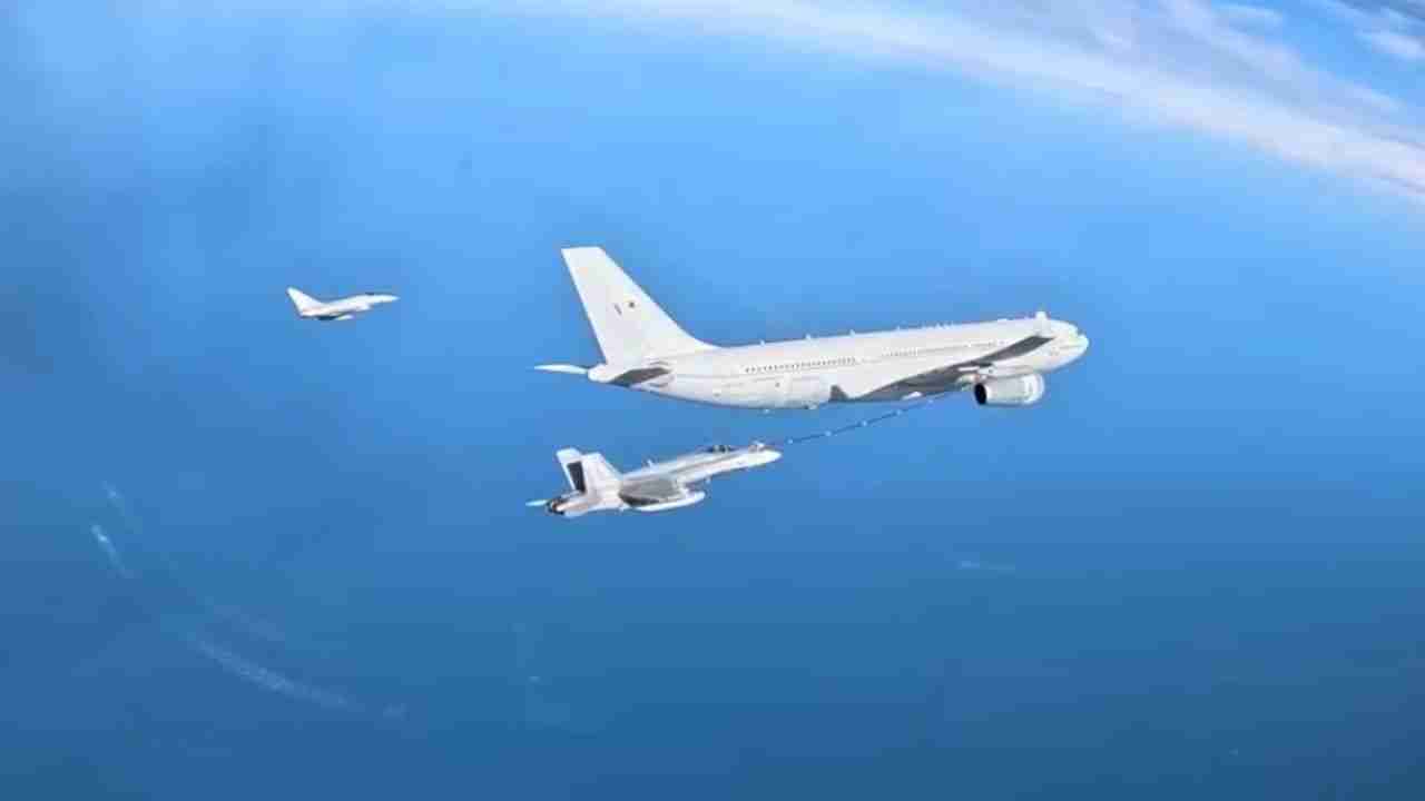 Poseidon P-8 realiza primeiro reabastecimento aéreo nos céus do Reino Unido