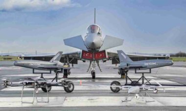 BAE e QinetiQ testam integração de caças Typhoon com drones em exercício simulado