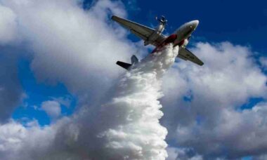 Avião ucraniano AN-32P ajuda Montenegro a combater incêndios com apoio dos Emirados Árabes
