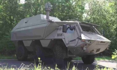 Novo Fuchs JAGM é revelado como caça-tanques com poder de fogo inédito na DSEI 2025