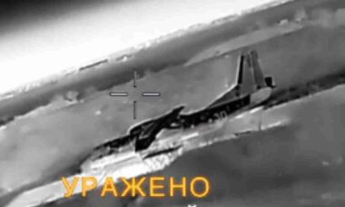 Drones ucranianos destroem aviões An-26 e atingem radares russos na Crimeia
