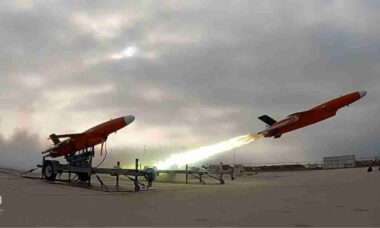 Shield AI testa drones BQM-177A e DT25 com IA Hivemind em manobras autônomas avançadas