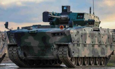 Polônia recebe canhões Mk44 Stretch para equipar novos veículos Borsuk de infantaria