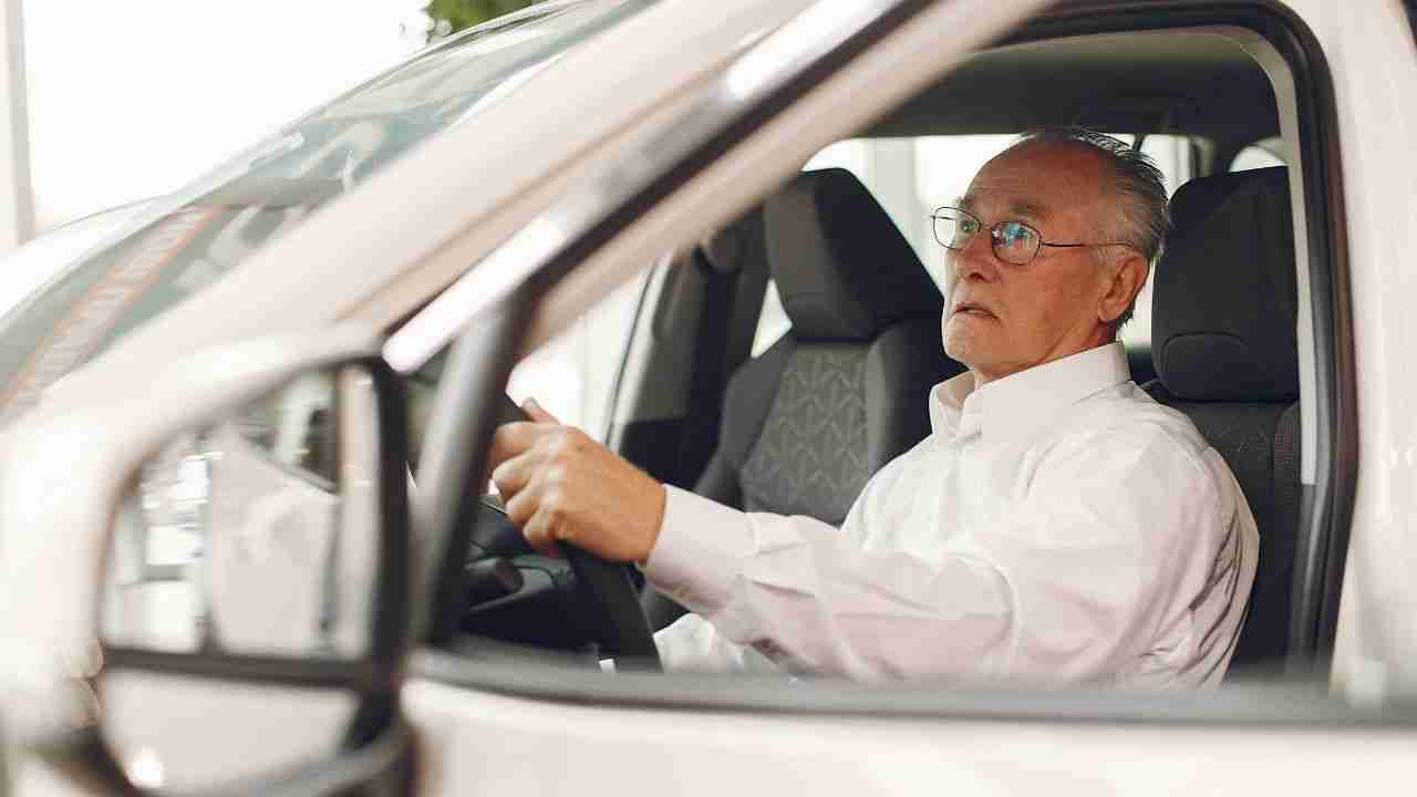 GM entwickelt ein System, das Familien über die Risiken von älteren Fahrern warnt