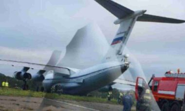 Avião militar Il-76 faz pouso de emergência na Rússia após falha no motor