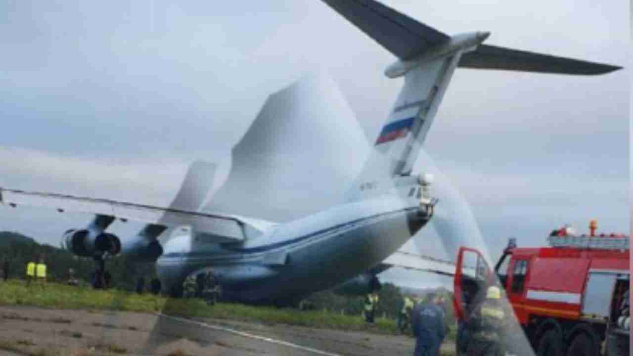Military aircraft Il-76 makes emergency landing in Russia after engine failure