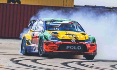 Volkswagen celebra 50 anos do Polo com vídeo inspirado em Gymkhana