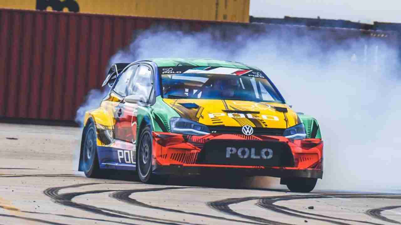 Volkswagen celebra 50 anos do Polo com vídeo inspirado em Gymkhana