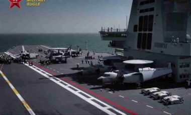 Porta-aviões Fujian realiza testes no mar com J-35 e amplia poder naval da China
