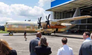 Estados Unidos apresentam primeiro C-130J convertido para o novo E-130J Phoenix II