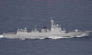 Navios chineses e russos realizam patrulha perto do Japão antes de desfile militar em Pequim