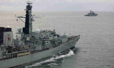 Marinha Real monitora navios russos em operação conjunta da OTAN no Atlântico Norte