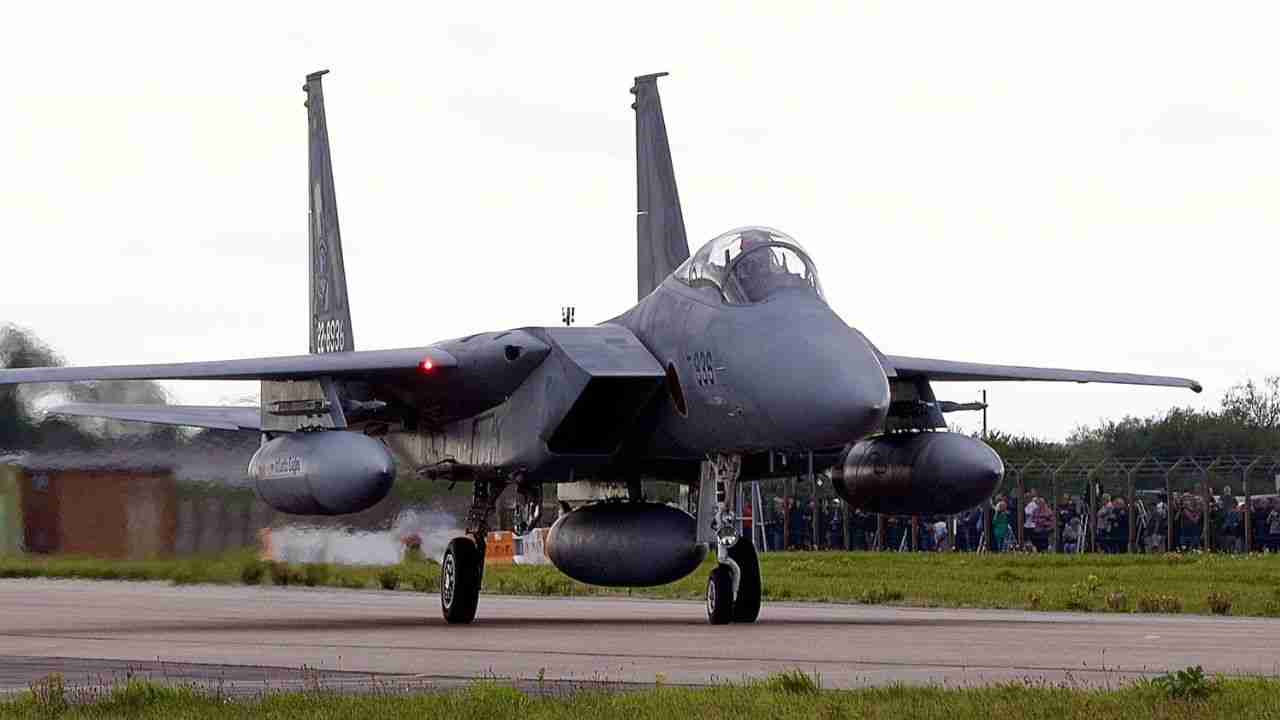 Japanske F-15 jagerfly ankommer Storbritannia på en historisk NATO-samarbeidsoppdrag