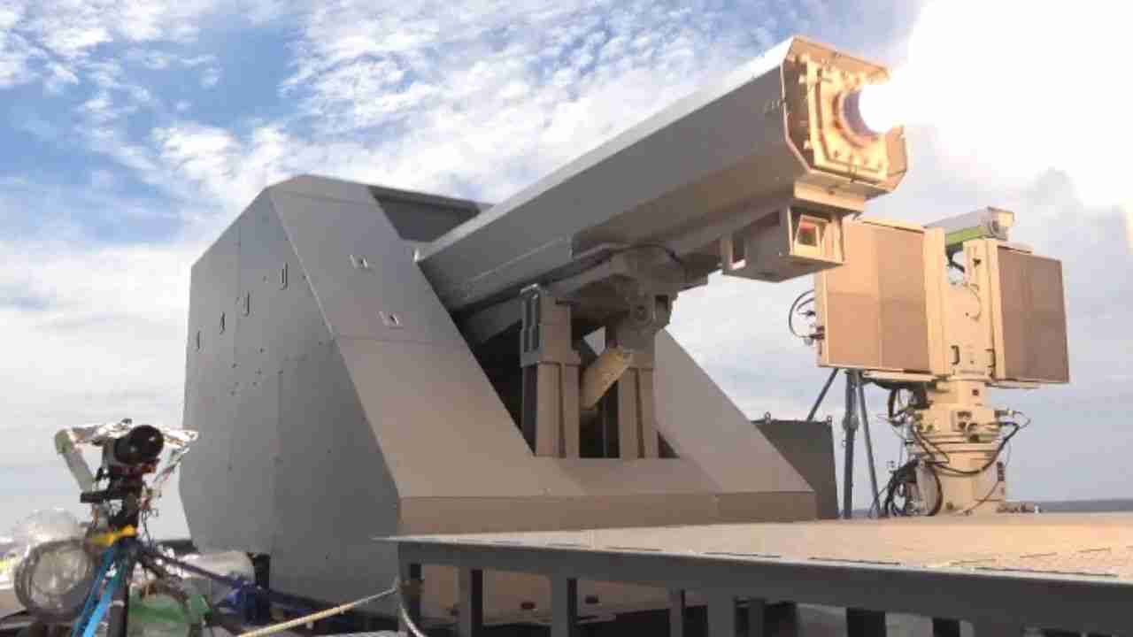 Japan führt ersten erfolgreichen Schuss mit einem schiffsgebundenen elektromagnetischen Kanonenwerfer auf See durch