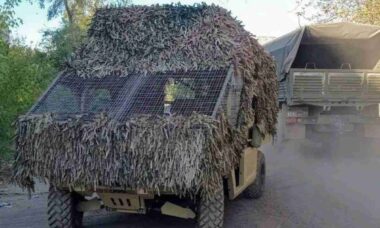 Rússia adapta veículos civis chineses em robôs militares para missões na Ucrânia