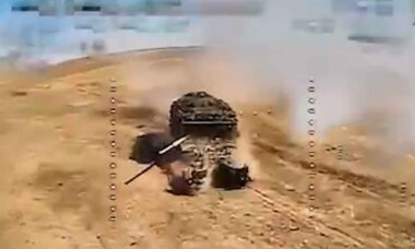 Vídeo: Forças Ucranianas destroem comboio blindado russo em Zaporizhzhia. Telegram @army_tv