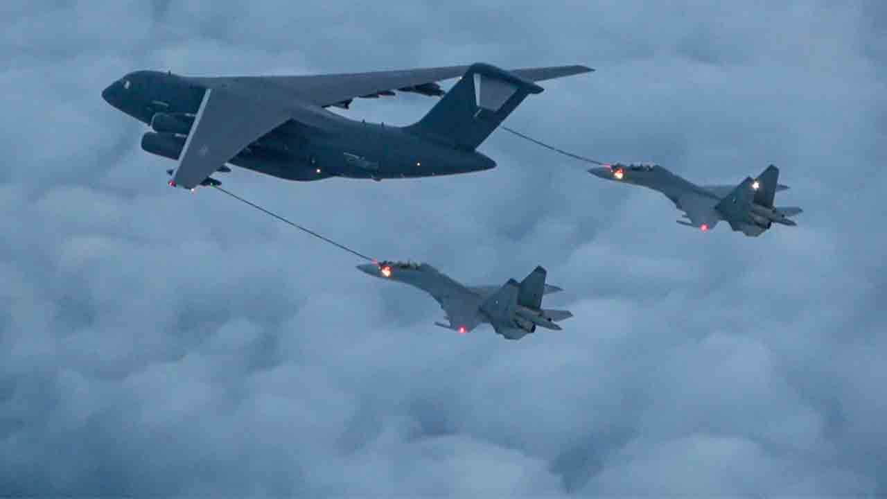 Chinese Air Force tests night-time refueling capability with J-16 fighter jets. Photo: ChinaMil
