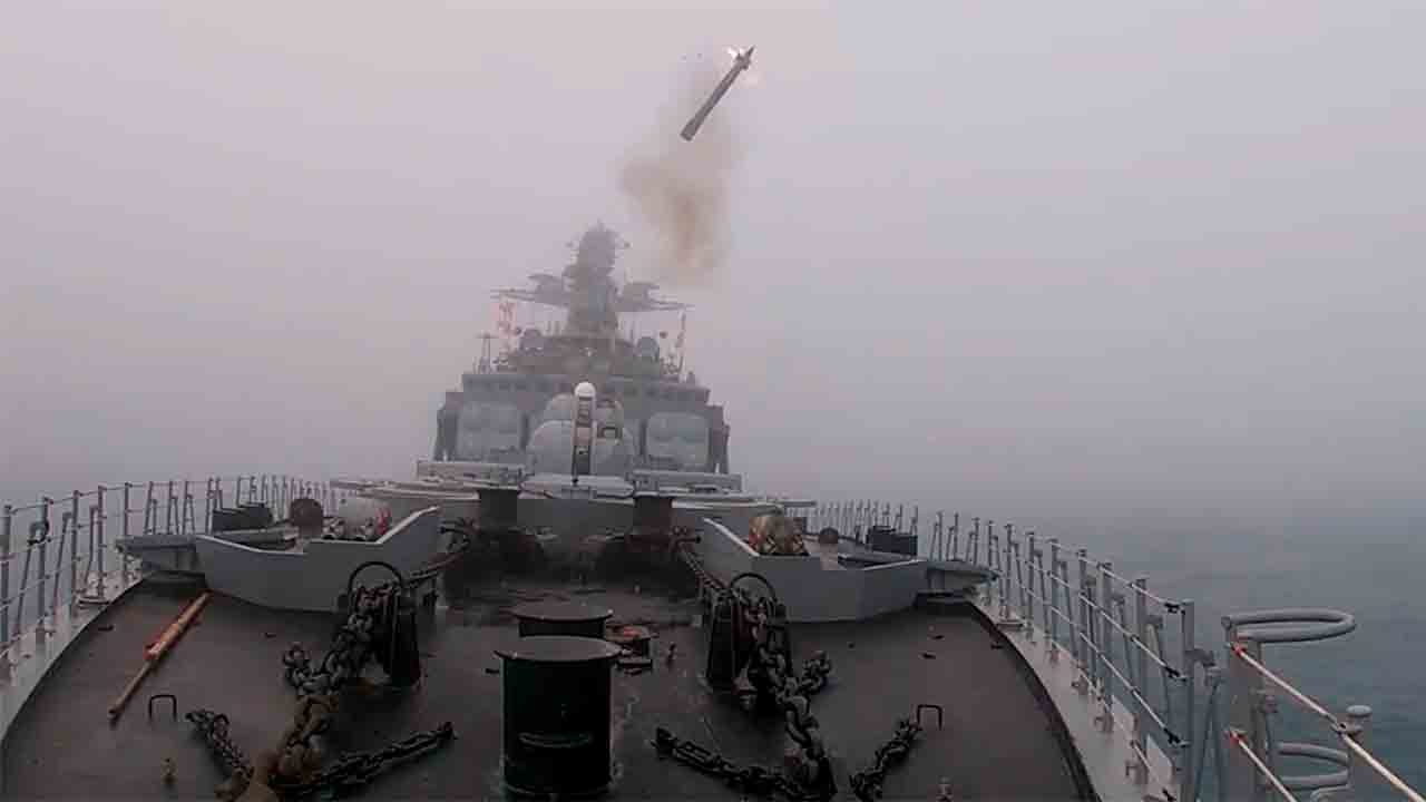 北方艦隊、防空迎撃とジルコン極超音速ミサイル発射
