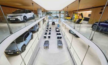 Renault retorna à Champs-Élysées. Foto: Renault