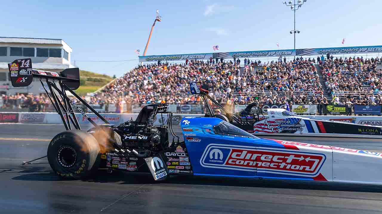 Stewart and Kalitta involved in major crash during NHRA race at over 500 km/h (X @TonyStewart)