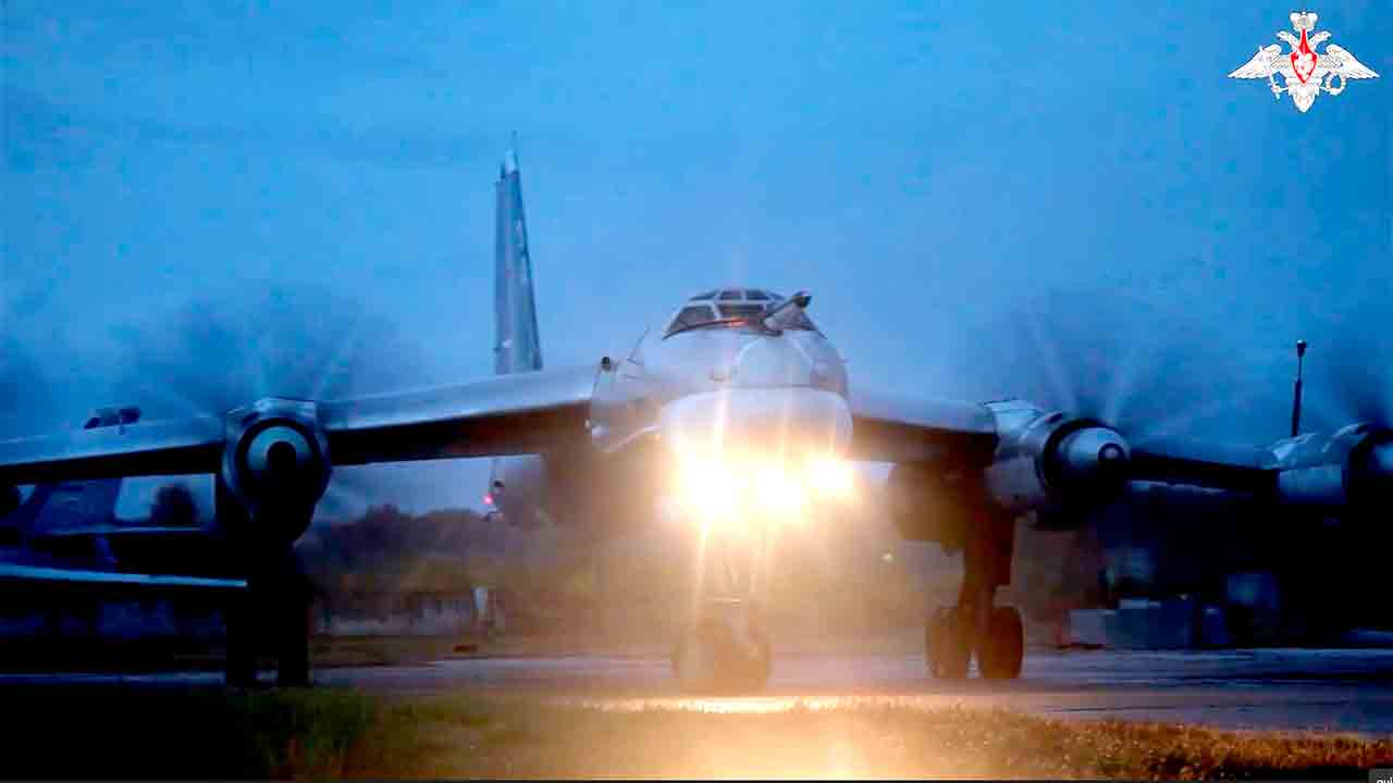 NORAD mobiliza caças F-16 para escoltar aviões russos perto do Alasca. Telegram @mod_russia