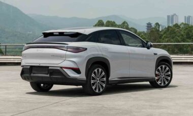 China pode proibir maçanetas retráteis em portas de carros por questões de segurança
