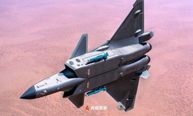 Força Aérea da China divulga vídeo impressionante com J-20, J-16 e avião-tanque YY-20. Foto: PLA | PLAAF