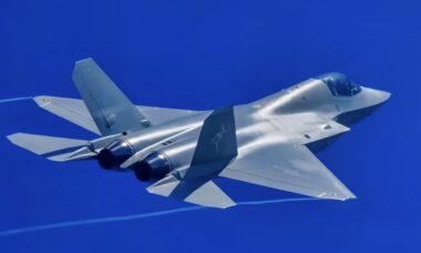 Jatos furtivos J-35 da China podem transportar até 6 mísseis, revela mídia local