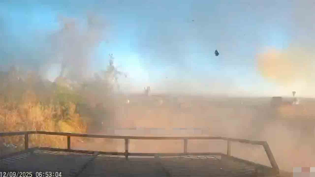 Vídeo mostra pequeno drone ucraniano impedindo movimentação de comboio militar russo. Telegram @ukraine_context