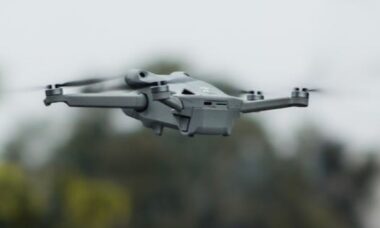 Uber fecha parceria com empresa que fornece entrega por drones e serviço chega ainda em 2025 nos EUA