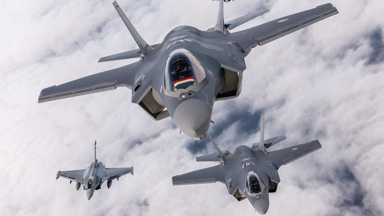 F-35 holandeses y MiG-29 polacos entrenan juntos sobre Polonia como parte de la misión de policía aérea de la OTAN. Foto: Organización del Tratado del Atlántico Norte