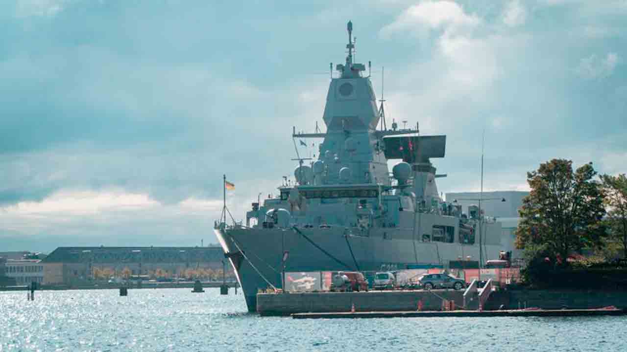 FGS Hamburg (F-220). X @NATO_MARCOM