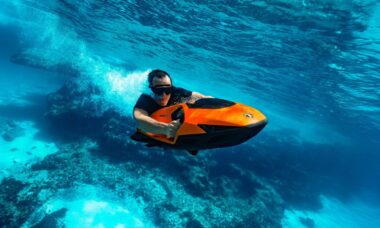 Conheça o Seabob SE63, jet sled 100% elétrico da Lamborghini