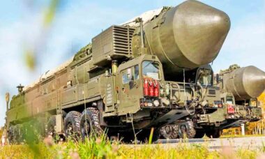 Sistema de mísseis russos "Oreshnik". Telegram @mod_russia