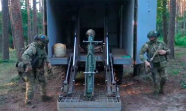 GAZ-66 Shishiga modificado com morteiro 2B11 de 120 mm. Foto: Telegram @warhistoryalconafter